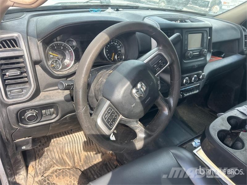 RAM 4500 Tovornjaki s kesonom/platojem