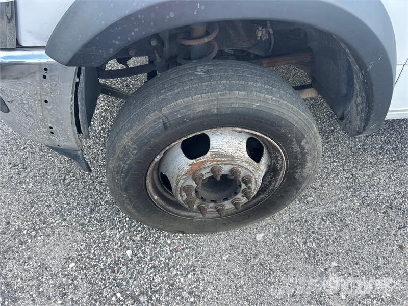 RAM 4500 Tovornjaki s kesonom/platojem