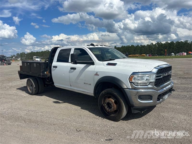 RAM 4500 Tovornjaki s kesonom/platojem