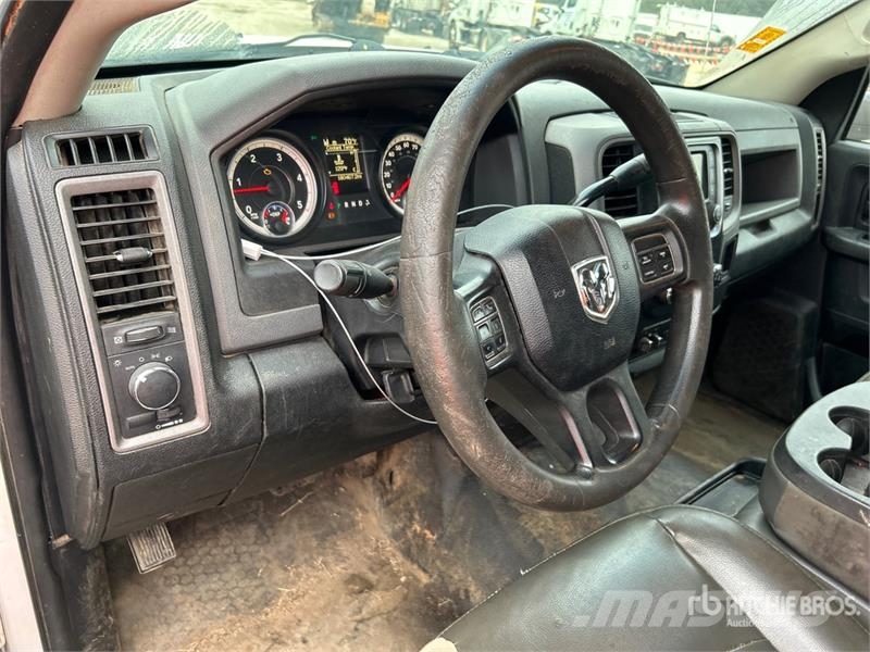 RAM 4500 4x2 Crew Cab Cab and Chassis 駕駛室與內部