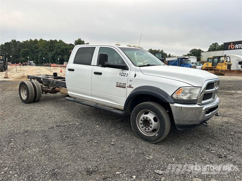RAM 4500 4x2 Crew Cab Cab and Chassis 駕駛室與內部