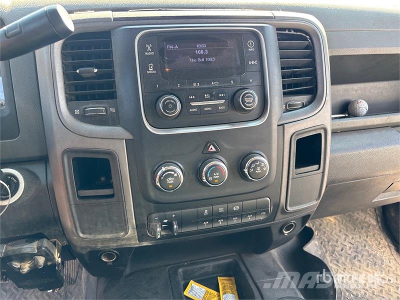 RAM 5500 Pritschenwagen/Pritschenwagen mit Seitenklappe