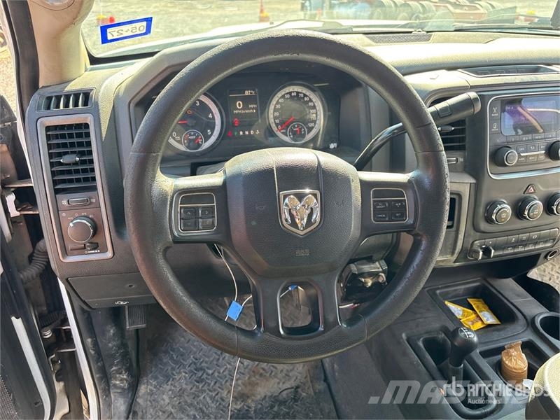 RAM 5500 Pritschenwagen/Pritschenwagen mit Seitenklappe
