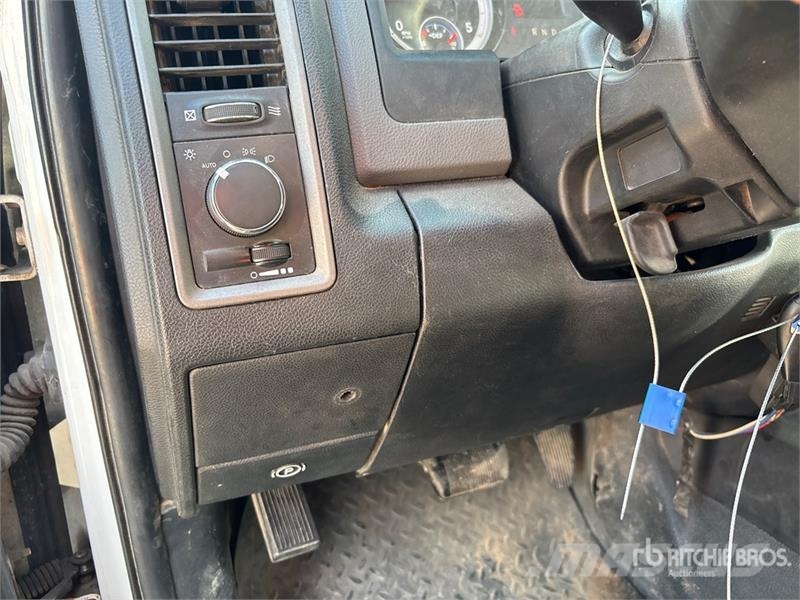 RAM 5500 Pritschenwagen/Pritschenwagen mit Seitenklappe