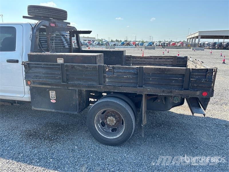RAM 5500 Pritschenwagen/Pritschenwagen mit Seitenklappe