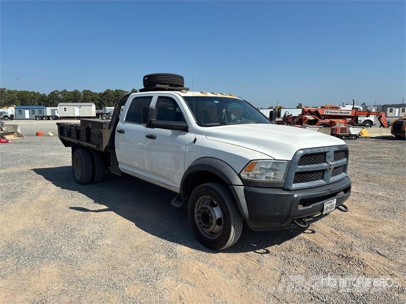 RAM 5500 Pritschenwagen/Pritschenwagen mit Seitenklappe