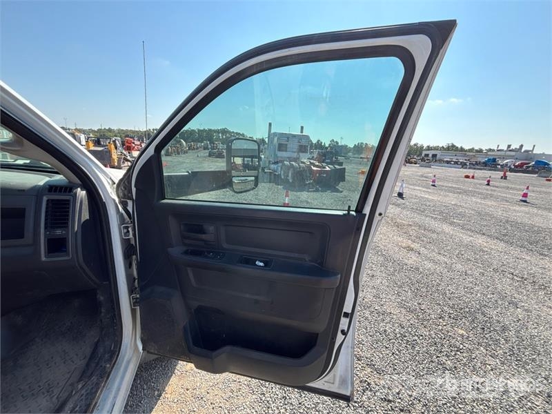 RAM 5500 Pritschenwagen/Pritschenwagen mit Seitenklappe