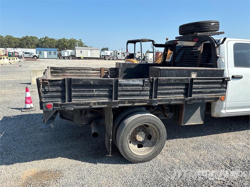 RAM 5500 Pritschenwagen/Pritschenwagen mit Seitenklappe