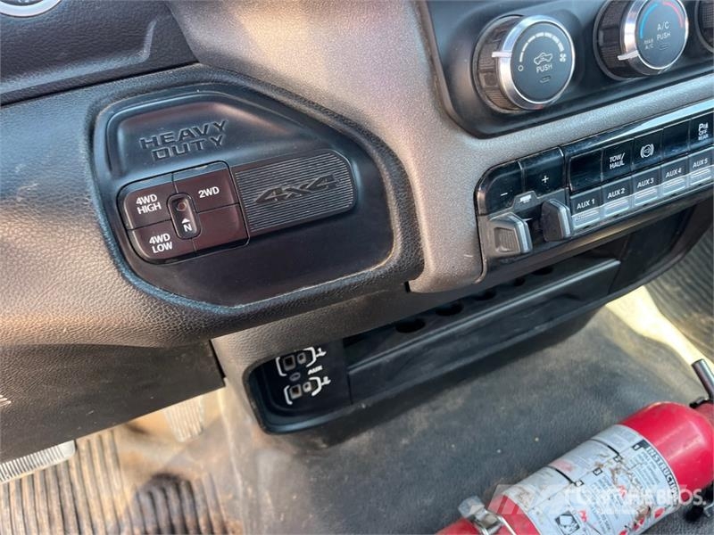 RAM 5500 Вантажівки-платформи/бокове розвантаження
