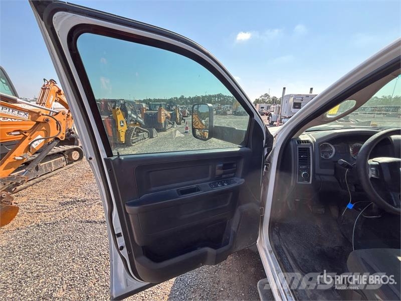 RAM 5500 Pritschenwagen/Pritschenwagen mit Seitenklappe