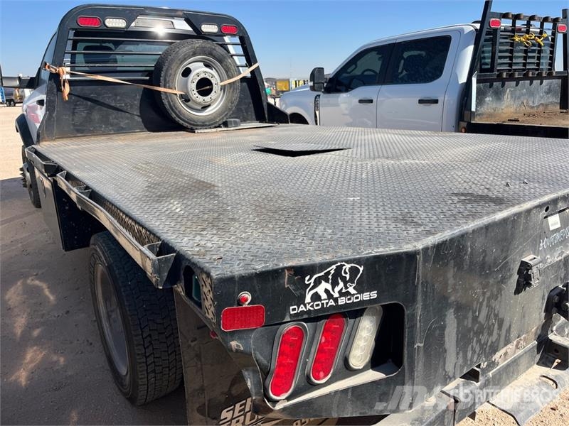 RAM 5500 Вантажівки-платформи/бокове розвантаження