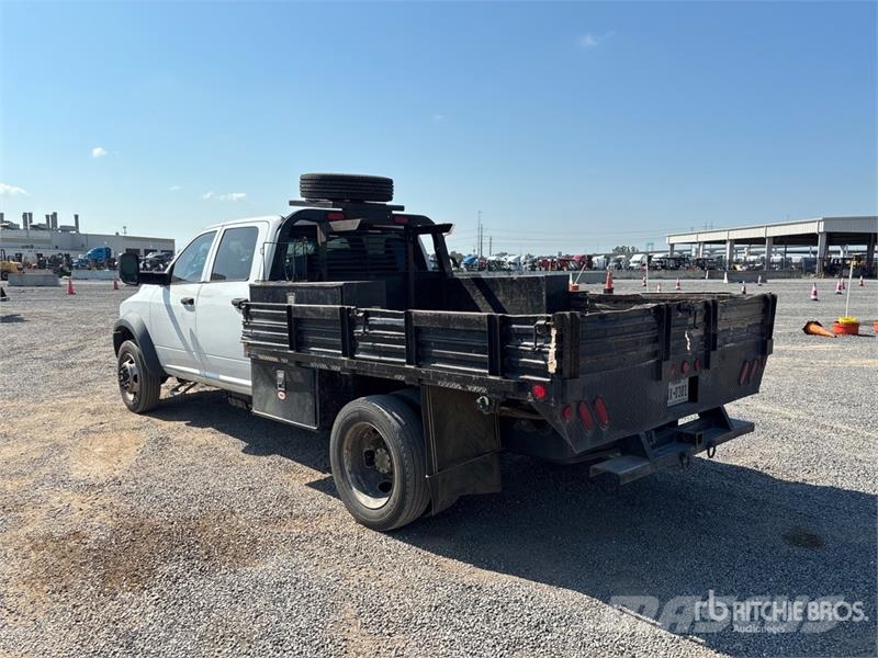 RAM 5500 Pritschenwagen/Pritschenwagen mit Seitenklappe