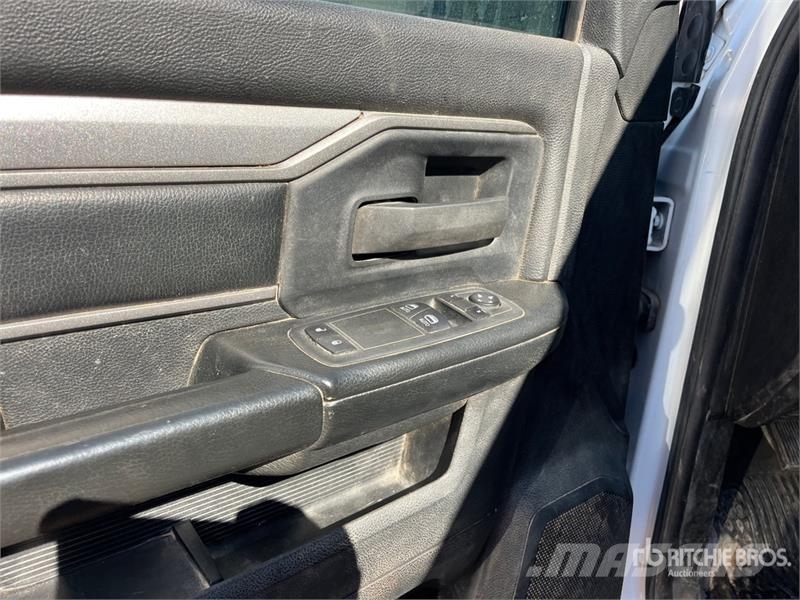 RAM 5500 Вантажівки-платформи/бокове розвантаження