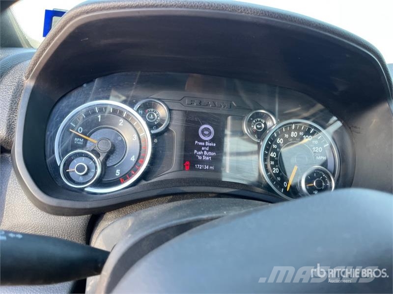 RAM 5500 Вантажівки-платформи/бокове розвантаження