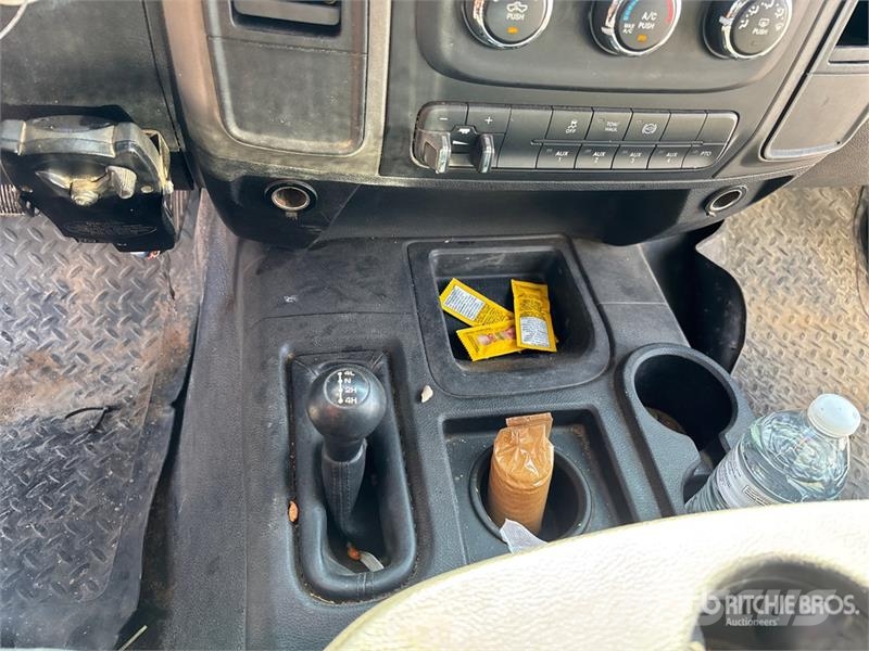 RAM 5500 Pritschenwagen/Pritschenwagen mit Seitenklappe
