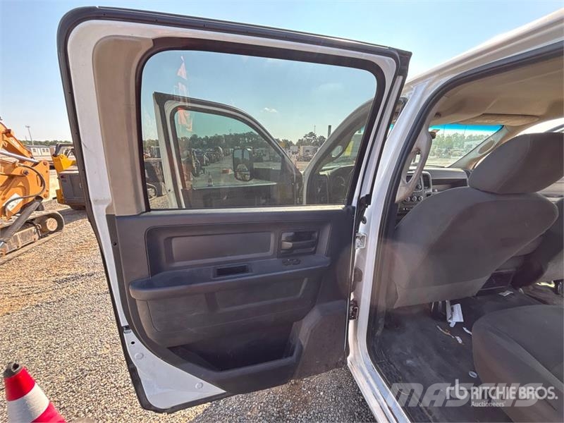 RAM 5500 Pritschenwagen/Pritschenwagen mit Seitenklappe