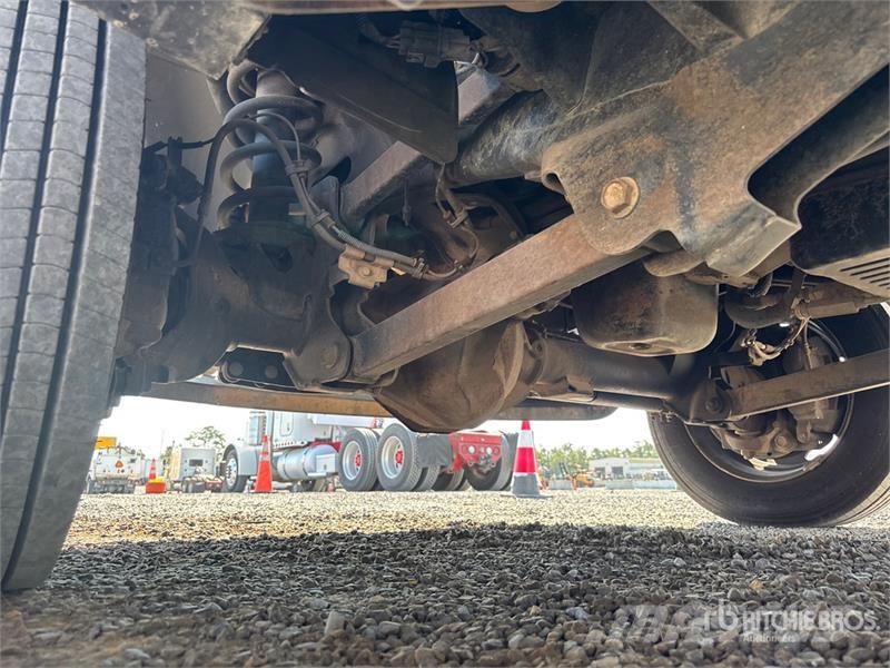 RAM 5500 Pritschenwagen/Pritschenwagen mit Seitenklappe