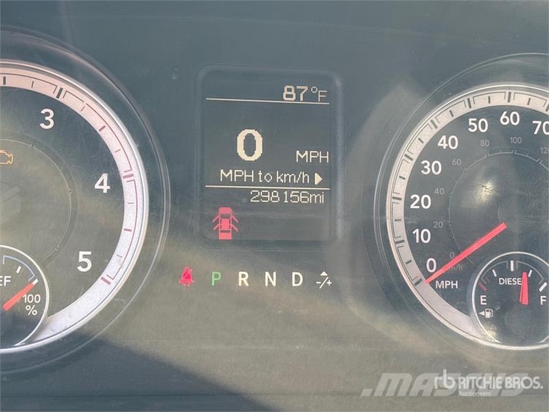 RAM 5500 Pritschenwagen/Pritschenwagen mit Seitenklappe