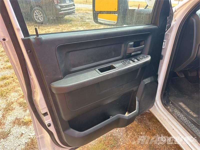 RAM 5500 4x4 Crew Cab Flatbed Truck (Inoperable) Camiões estrado/caixa aberta