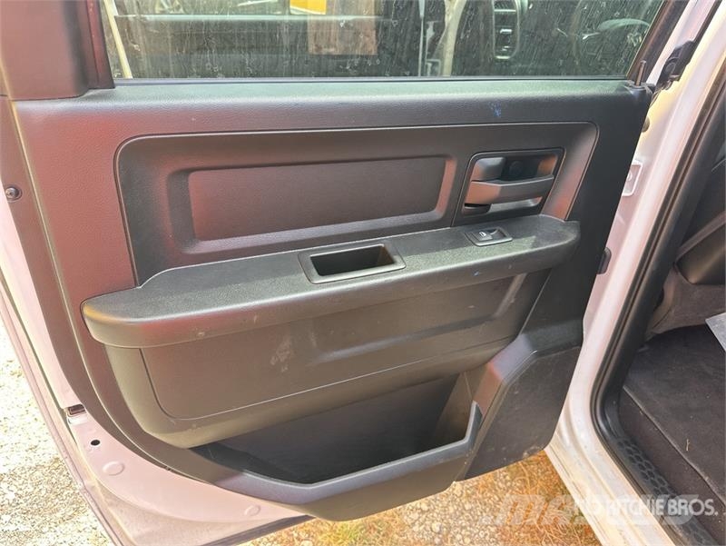 RAM 5500 4x4 Crew Cab Flatbed Truck (Inoperable) Camiões estrado/caixa aberta