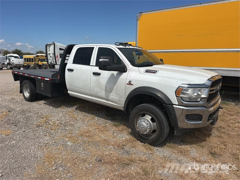 RAM 5500 4x4 Crew Cab Flatbed Truck (Inoperable) Camiões estrado/caixa aberta