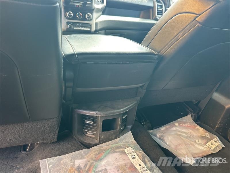 RAM 5500 4x4 Crew Cab Flatbed Truck (Inoperable) Camiões estrado/caixa aberta
