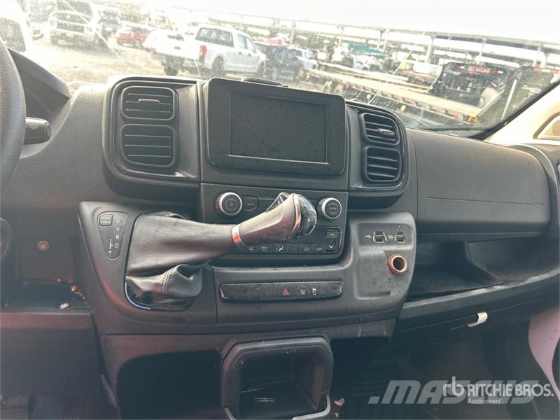 RAM Promaster 3500 Cargo Van パネルバン