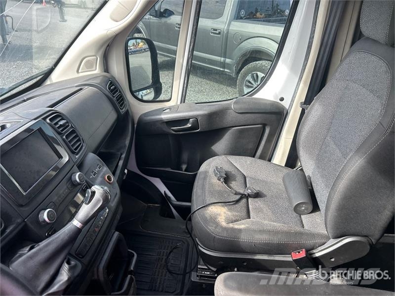 RAM Promaster 3500 Cargo Van パネルバン