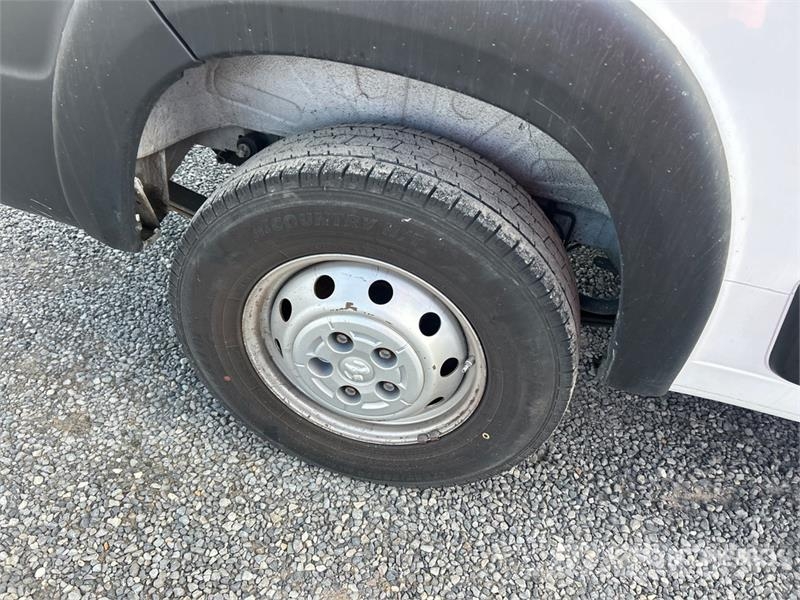 RAM Promaster 3500 Cargo Van パネルバン