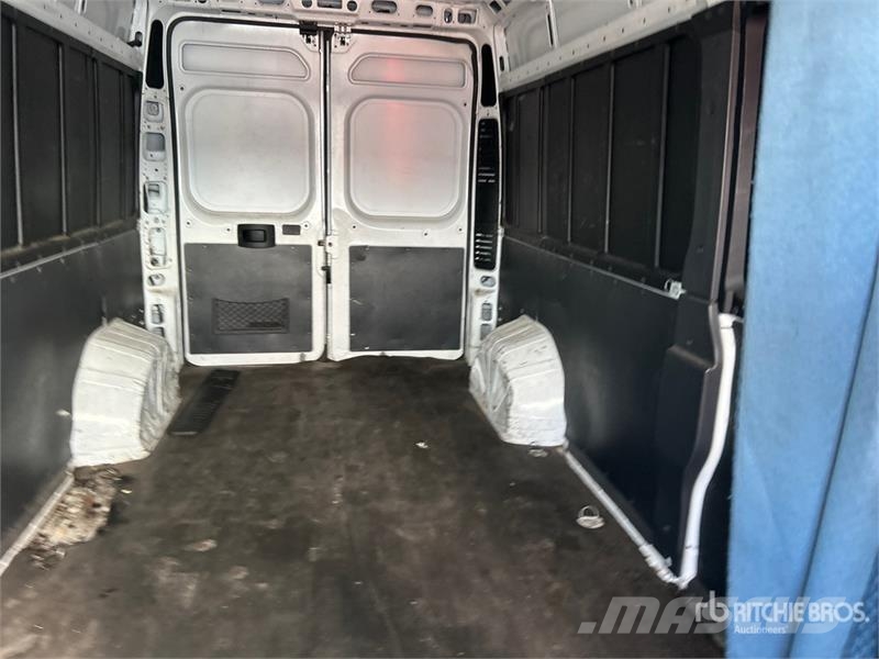 RAM Promaster 3500 Cargo Van パネルバン