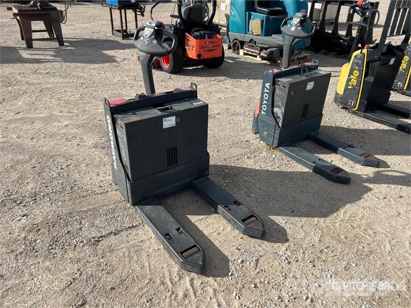 Ramond 8210 4500 lb Electric Pallet Jack Jekketralle