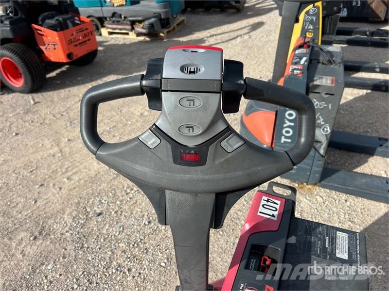 Ramond 8210 4500 lb Electric Pallet Jack Jekketralle