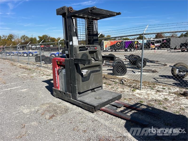 Raymond 3000 lb Order Picker Komissiózó közepes emelésű targonca