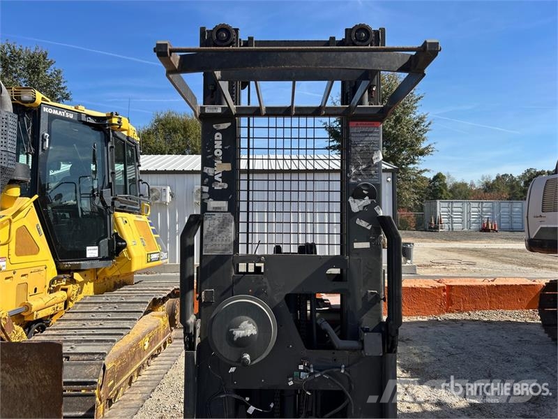 Raymond 3000 lb Order Picker (Inoperable) Montacargas recogepedidos de media altura