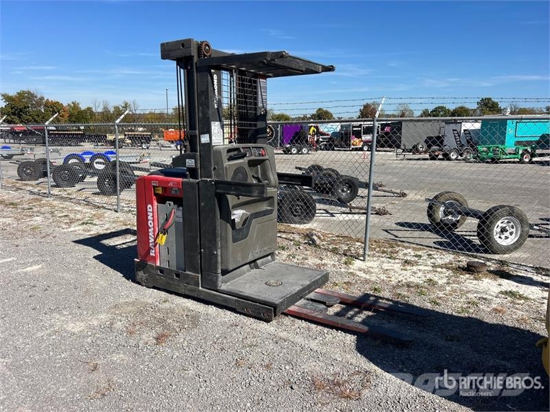 Raymond 3000 lb Order Picker Komissiózó közepes emelésű targonca