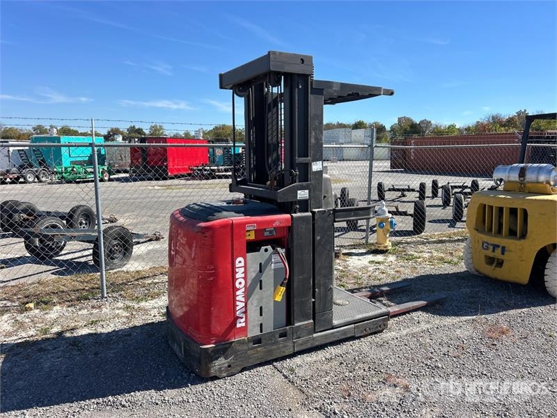 Raymond 3000 lb Order Picker Komissiózó közepes emelésű targonca