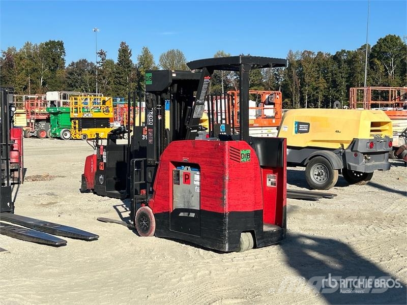 Raymond 425-C40QM 4000 lb Reach Truck شاحنة مناولة