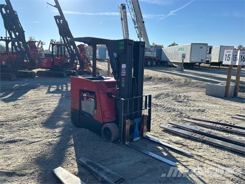 Raymond 425-C40QM 4000 lb Reach Truck شاحنة مناولة