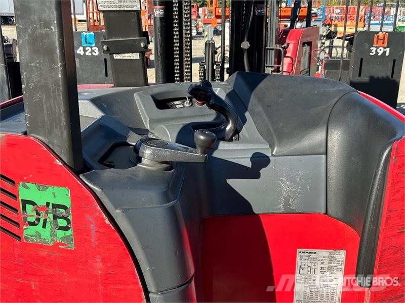Raymond 425-C40QM 4000 lb Reach Truck شاحنة مناولة
