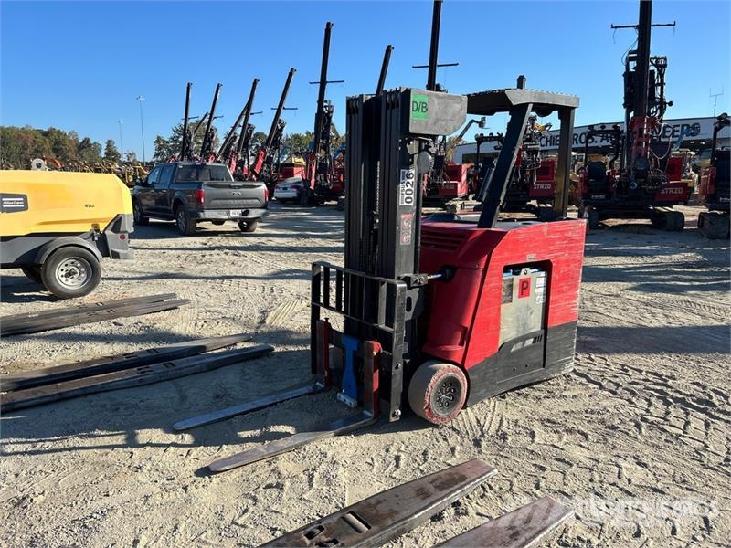 Raymond 425-C40QM 4000 lb Reach Truck شاحنة مناولة