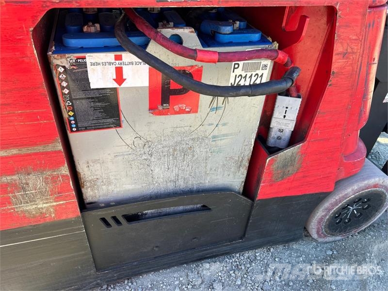 Raymond 425-C40QM 4000 lb Reach Truck شاحنة مناولة