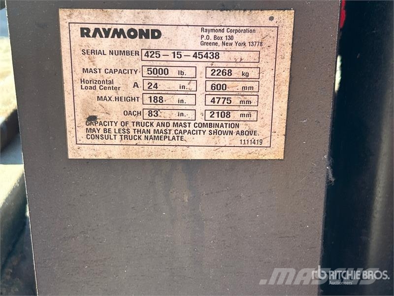 Raymond 425-C40TT 4000 lb Reach Truck شاحنة مناولة