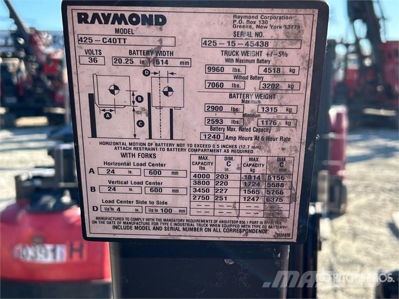 Raymond 425-C40TT 4000 lb Reach Truck شاحنة مناولة