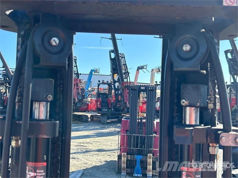 Raymond 425-C40TT 4000 lb Reach Truck شاحنة مناولة