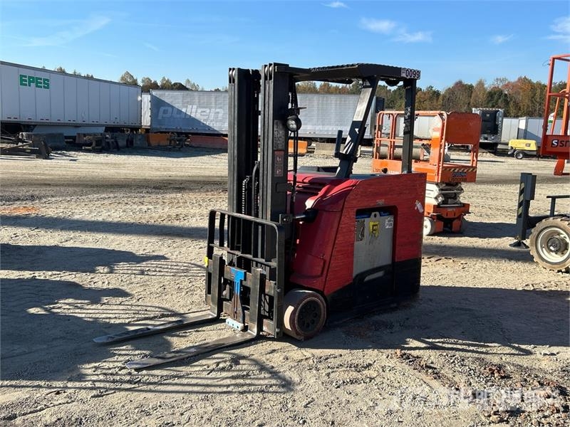 Raymond 425-C40TT 4000 lb Reach Truck شاحنة مناولة