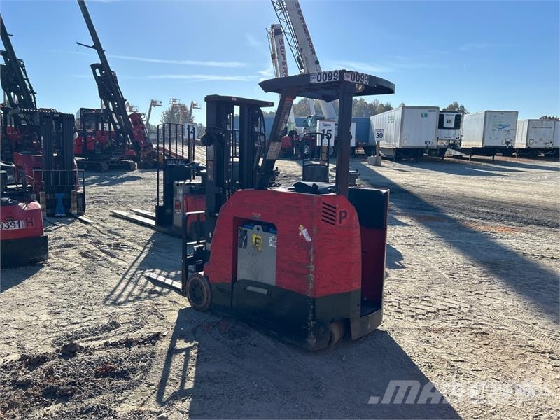Raymond 425-C40TT 4000 lb Reach Truck شاحنة مناولة