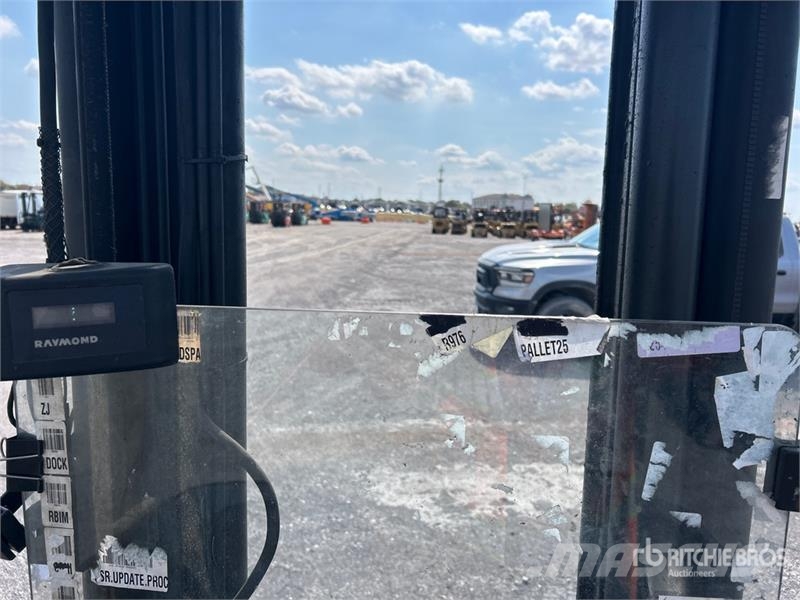 Raymond 740 R45TT 4500 lb Reach Truck Skjutstativtruck