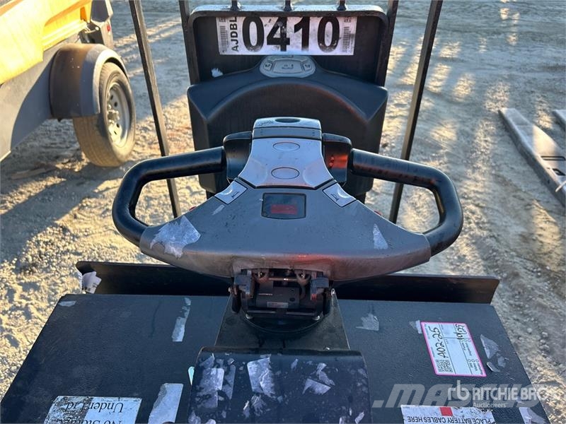 Raymond 8510 8000 lb Electric Rider Pallet Jack Hand pallet truck