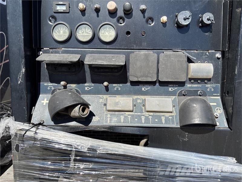  Red-D-Arc DX350 350 A Skid-Mounted Engine Driven W Зварювальні апарати