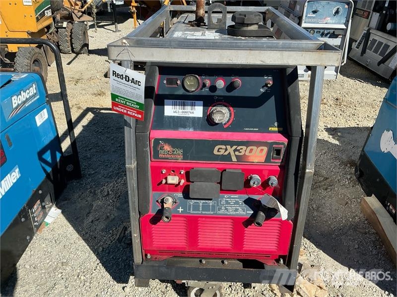 Red-D-Arc GX300 300 A Mobile Multi-Process Engine Welding Equipment